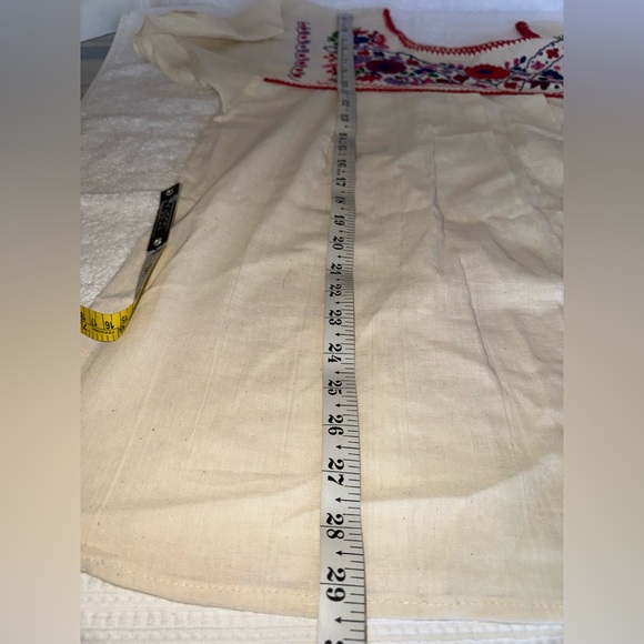 NWOT Embroidered blouse. - Picture 5 of 5